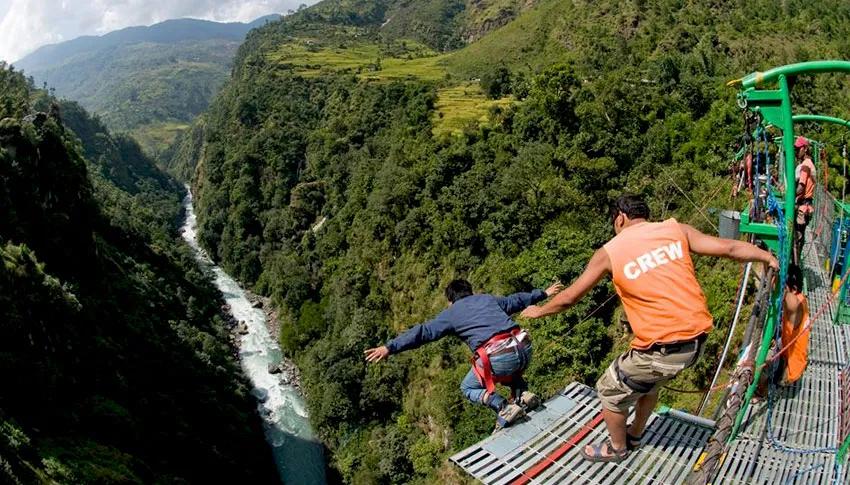 bungee-jump-in-nepal-1_lsbgcc
