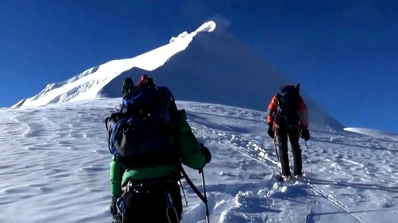 chulu-west-peak-climbing_ju75na